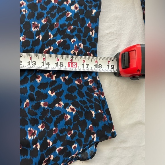 Alice & Trixie 100% Silk Top Blue Black Animal Print Women’s M Prairie Tie Neck - Picture 7 of 10